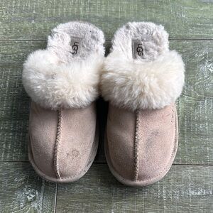 UGG Kids Slippers - Cozy Size 2 Kids